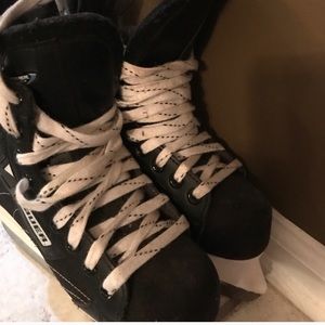 Bauer ice skates size 3